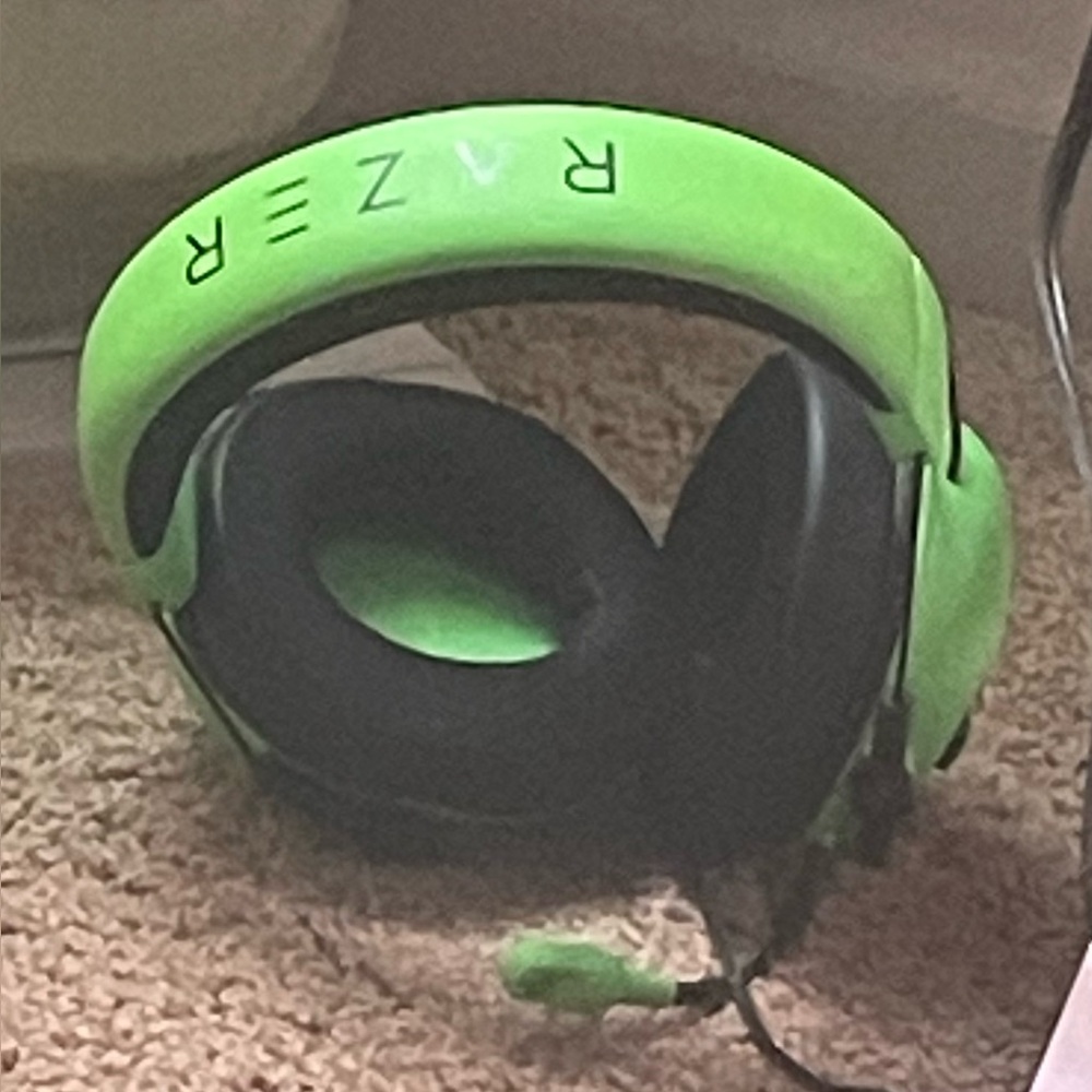 Razer Blackshark V2X Gaming Headset(green)Memory Foam Cushion 7.1 Surround Sound